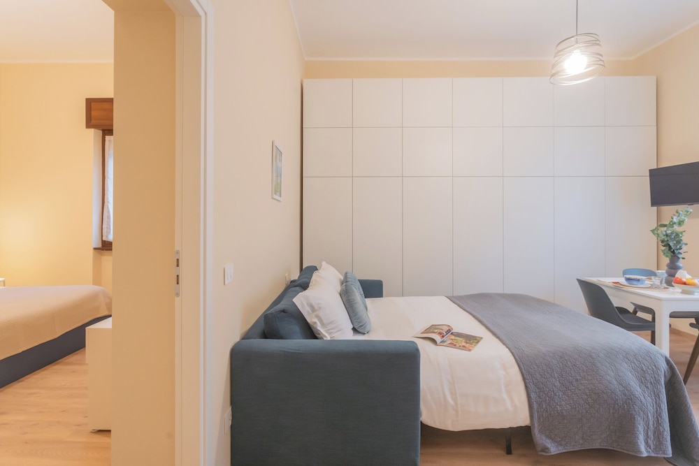 Simar Apartments nearby Como S.G. Train Station by Rent all Como