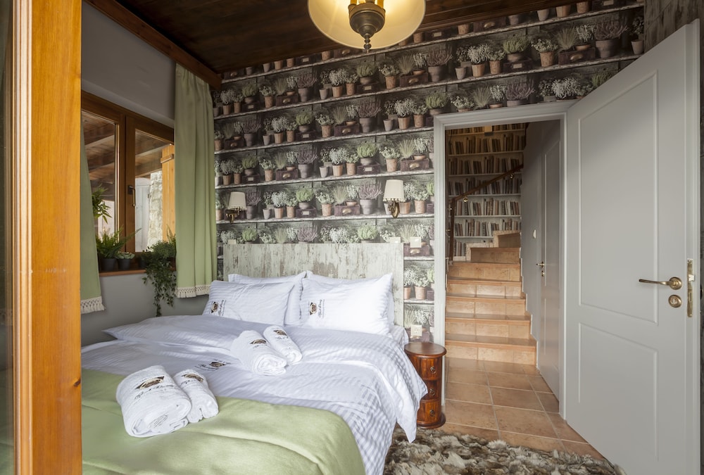 Rock Dandy Deluxe Chalet | Fireplace & Sauna