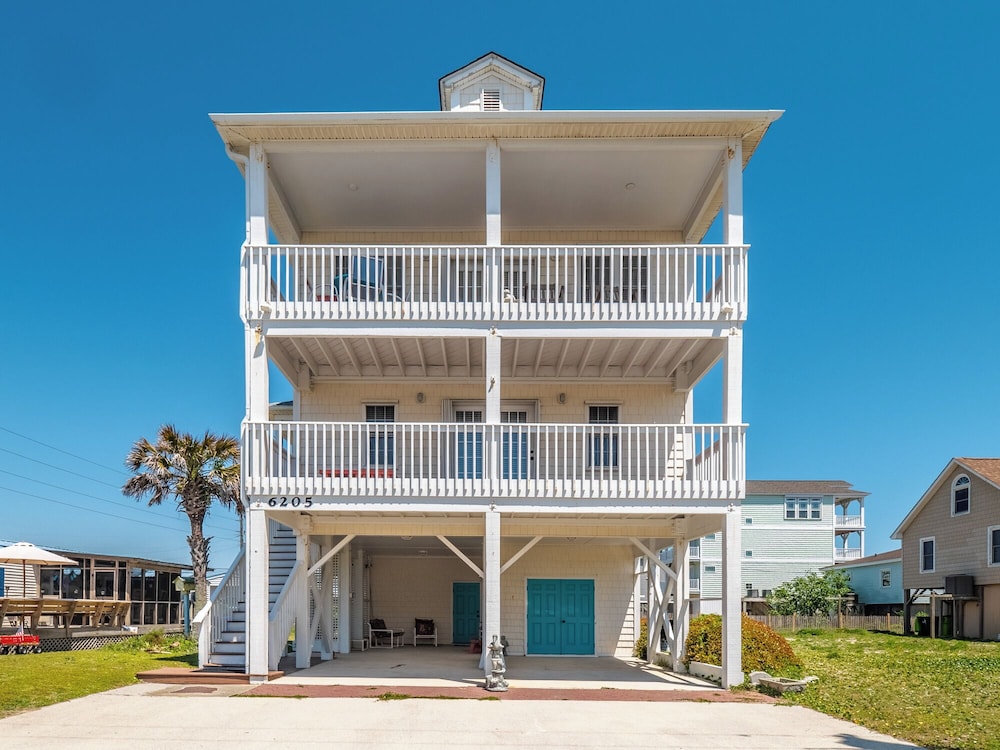 Skipper's Hideout by Topsail Realty