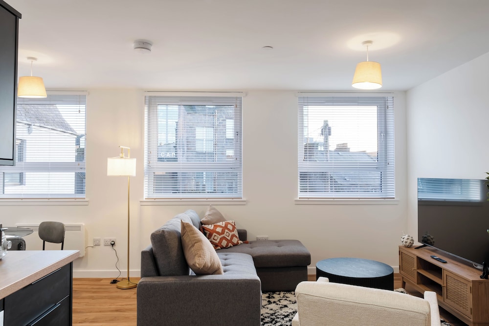 City Point Apartments by Guestz