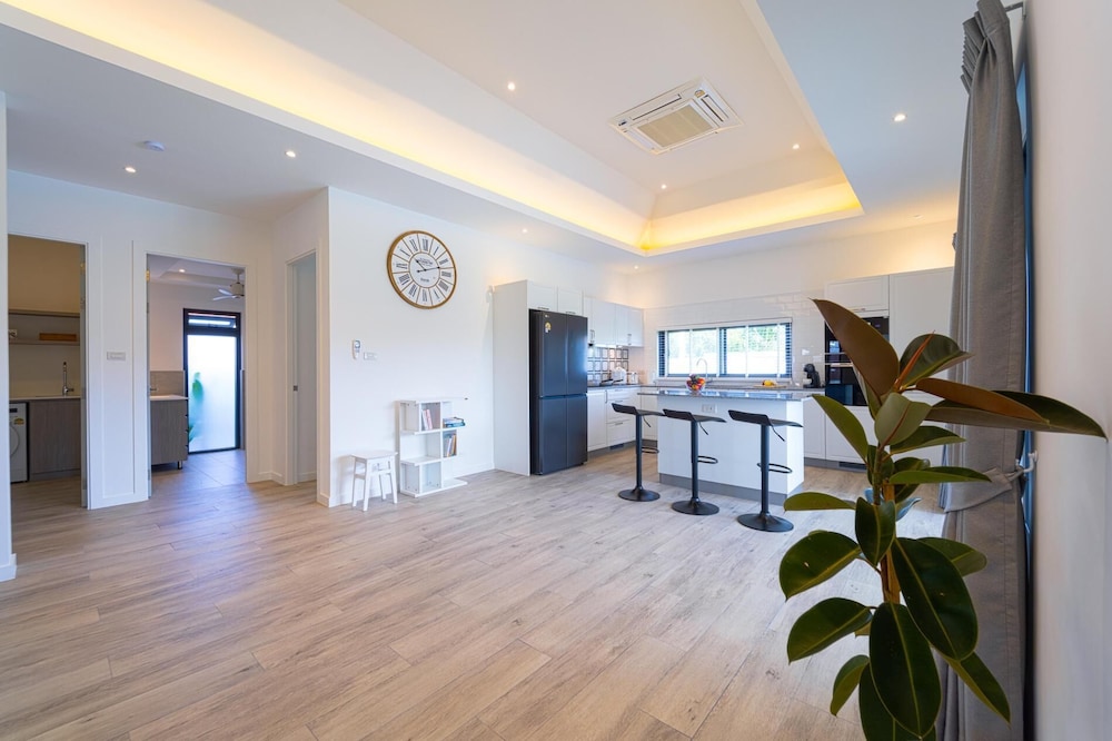 New Modern 3 Bedroom Villa MB35