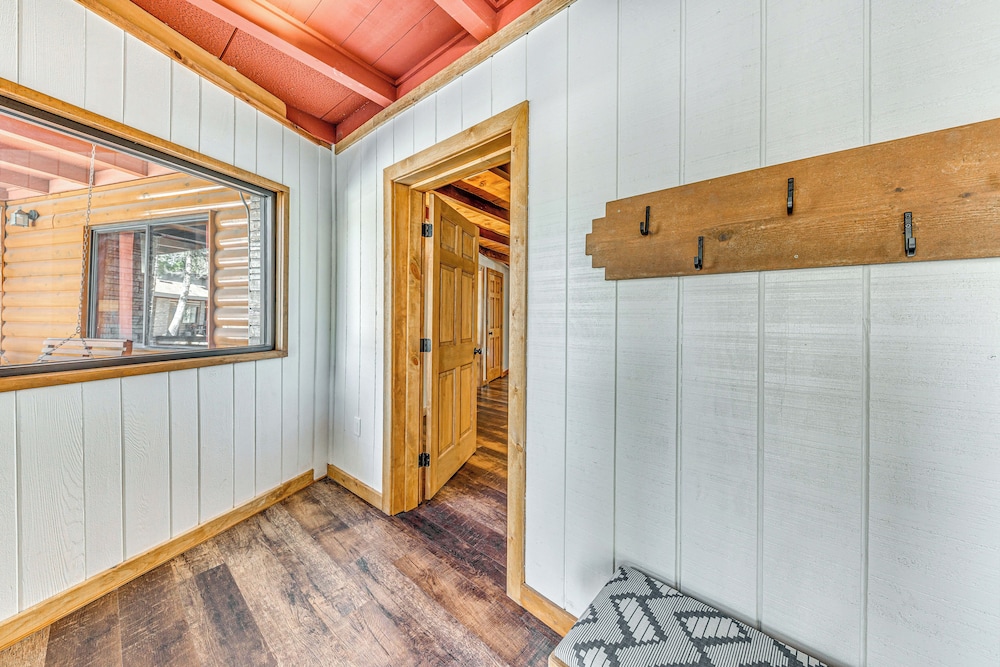 Walk to Midtown Ruidoso: Modern-rustic Cabin