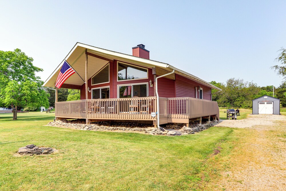 Walk to Lake: Kelleys Island Gem w/ Deck!