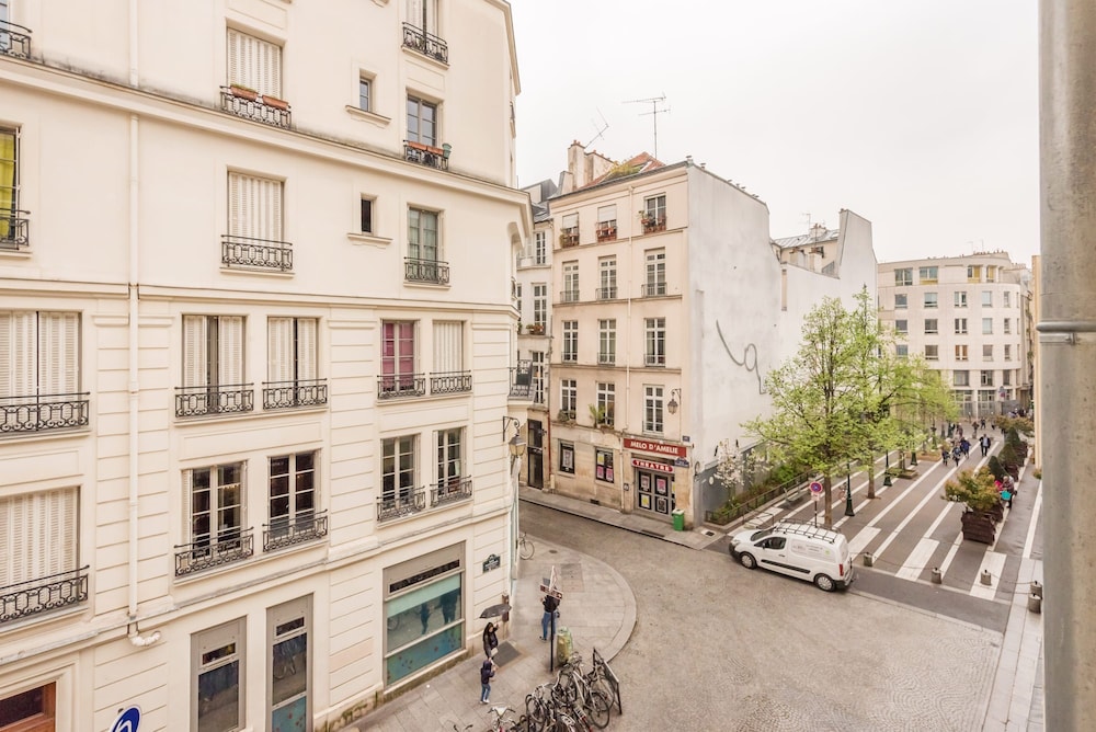 Sunny Dussoubs I Unique 1-br Loft in Montorgueil