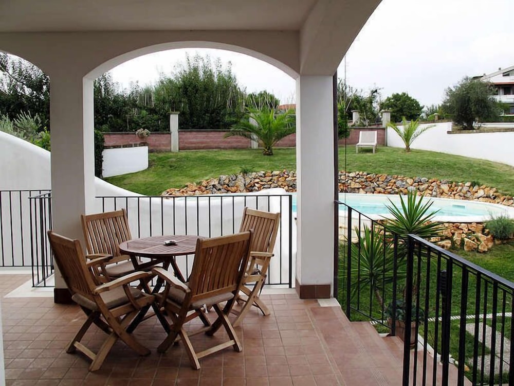 Apartment Pineto Pool WiFi By the Beach