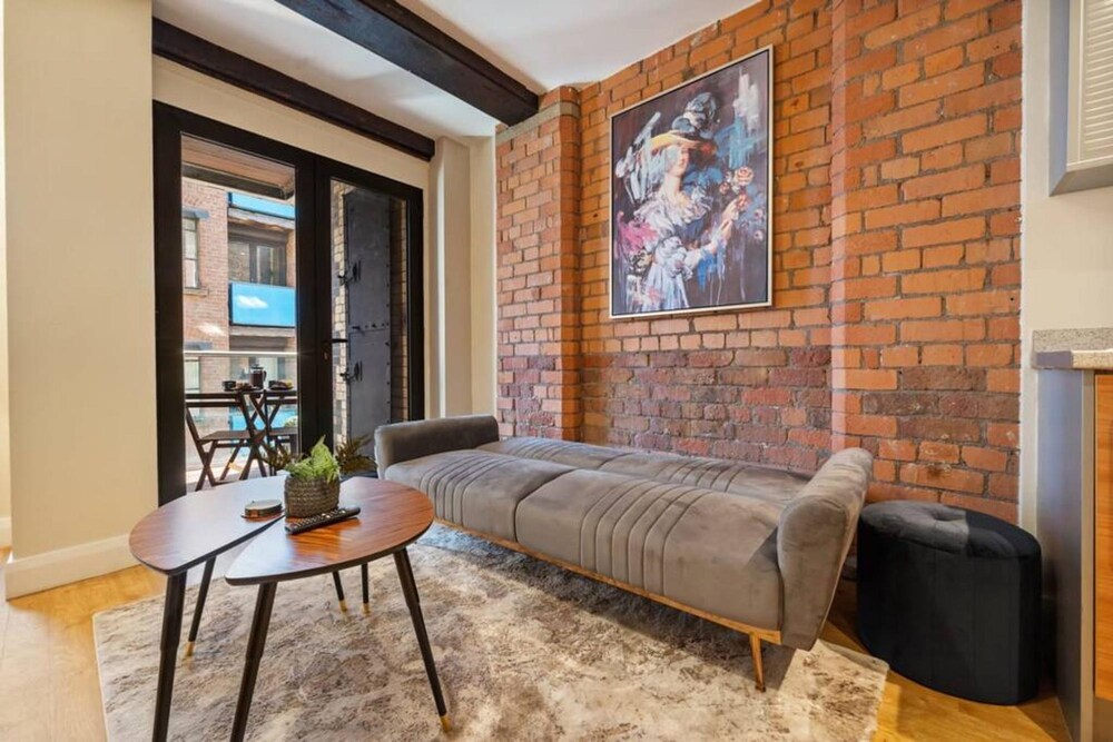 Host Apartments Queen Square Apartment