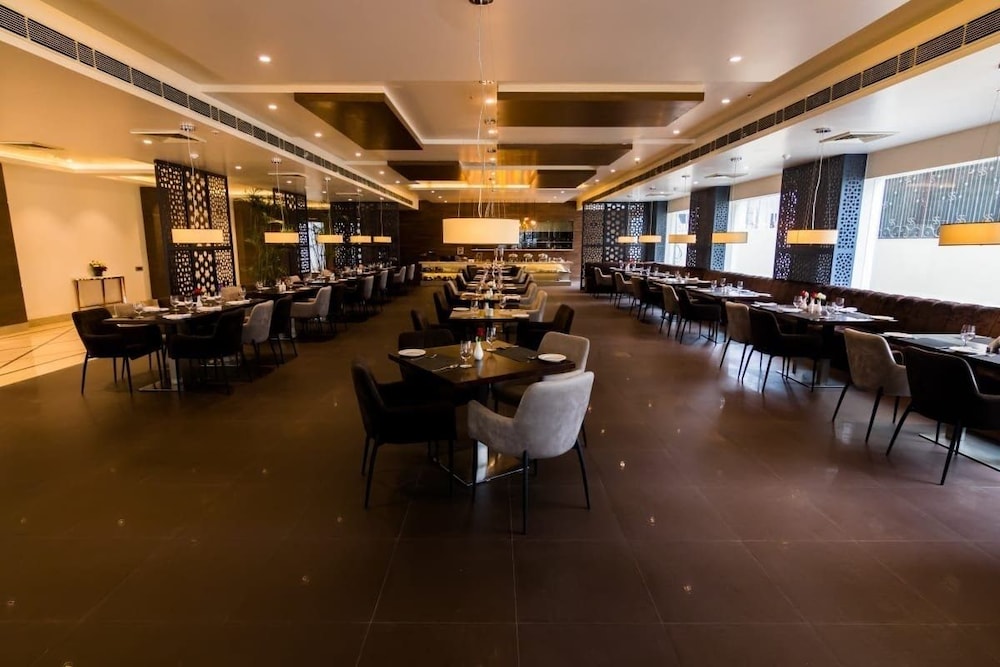 Amara Gateway Hotel