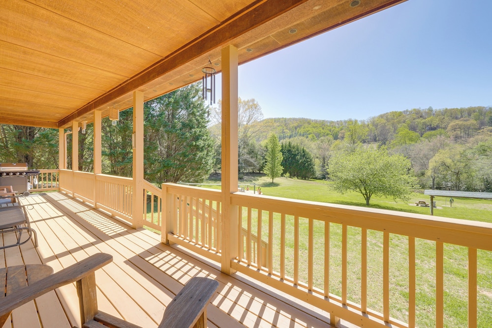 3 Mi to Hiawassee: 'berry Cute Country Cottage'