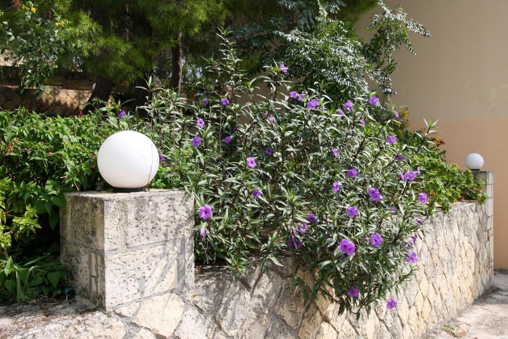 Almyros Studios & Apartments