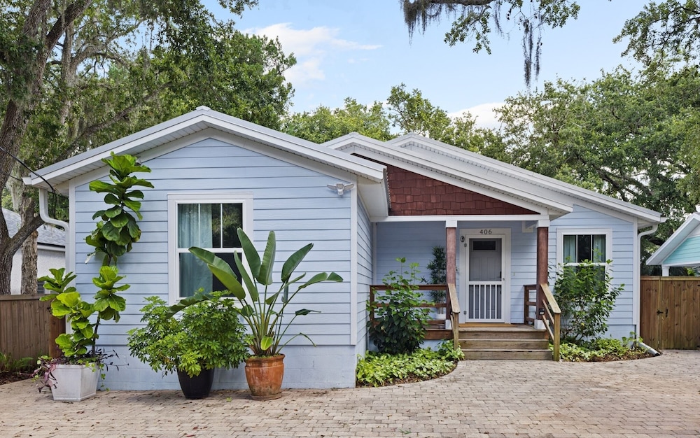Overmoons Hidden Grove Nature's Sanctuary 8 Bedroom Home