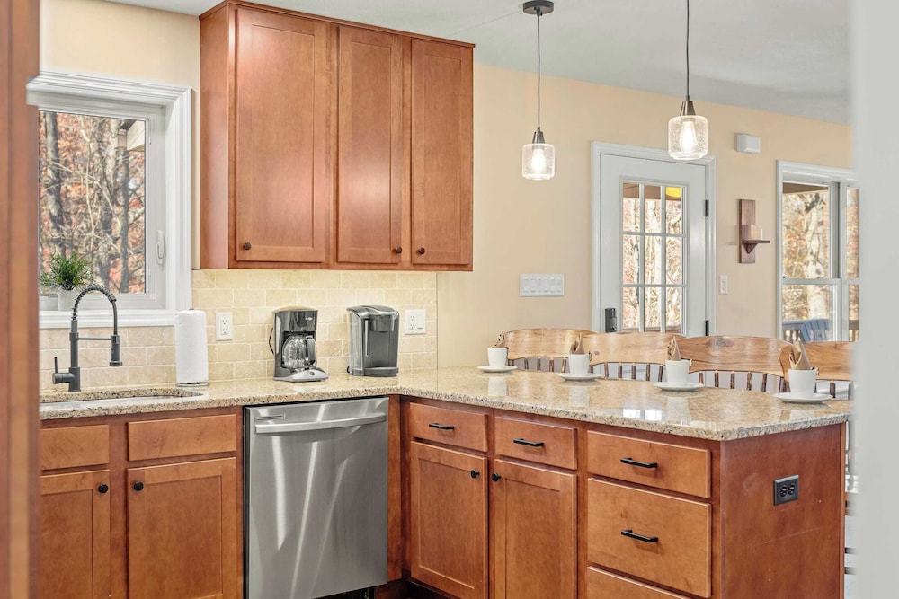 Stephen Way by Avantstay Hot Tub + Game Room Albrightsville
