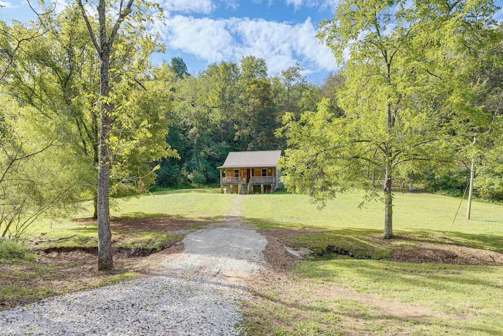 Rustic, Woodsy Cabin in Palestine w/ Pool Table!