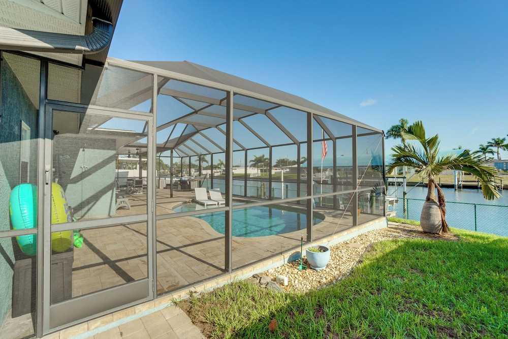 Private Dock & Pool: Port Charlotte Escape!