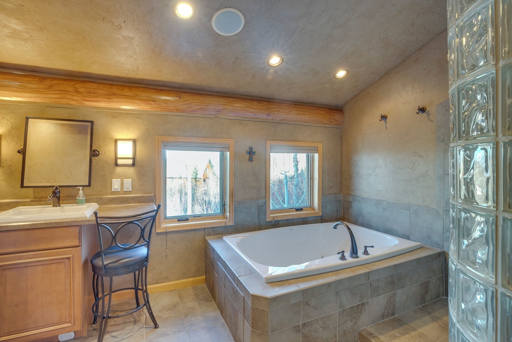 'black Bear Cabin' Near Skiing & Hiking!