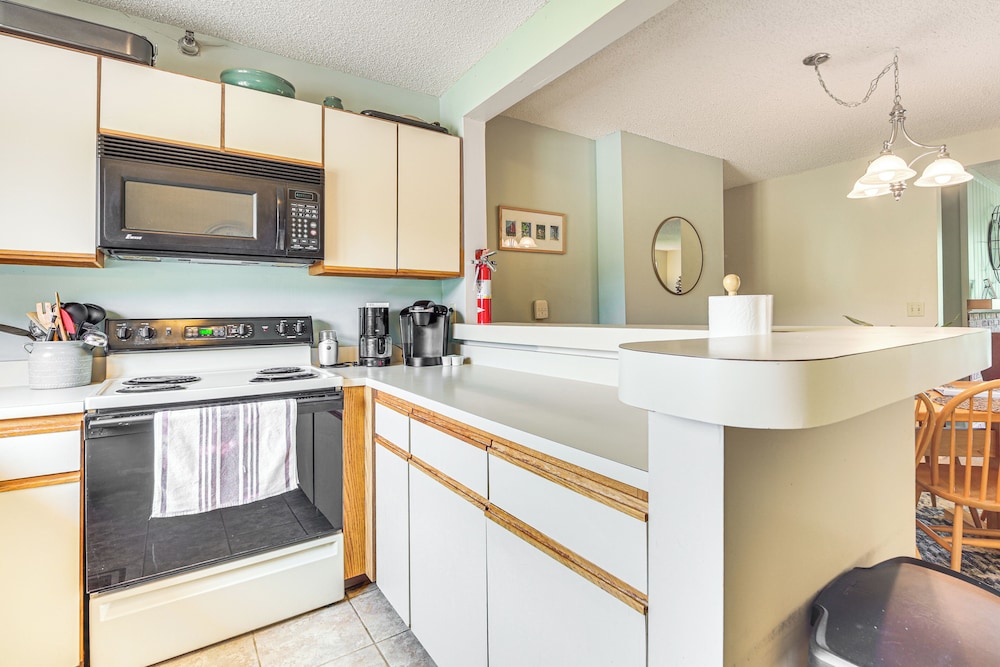 Walk to Bolton Valley Resort: Condo w/ Mtn Views!