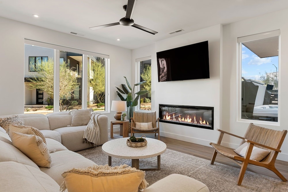 Salt And Sol 5 Bedroom Townhouse