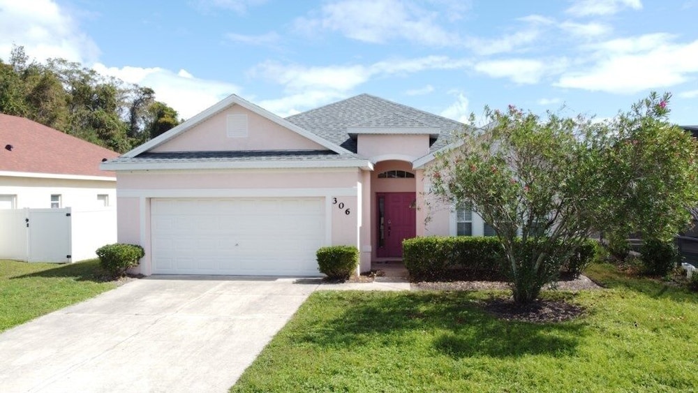Walk To Silver Spurs Rodeo And Heritage Park 4 Bedroom Home