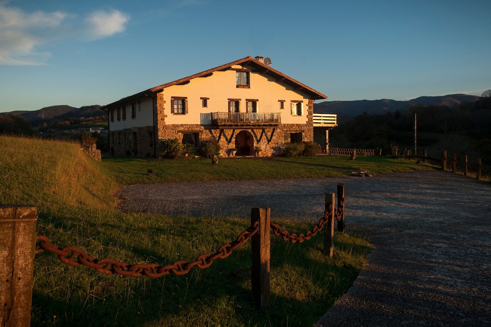 Casa Peluaga
