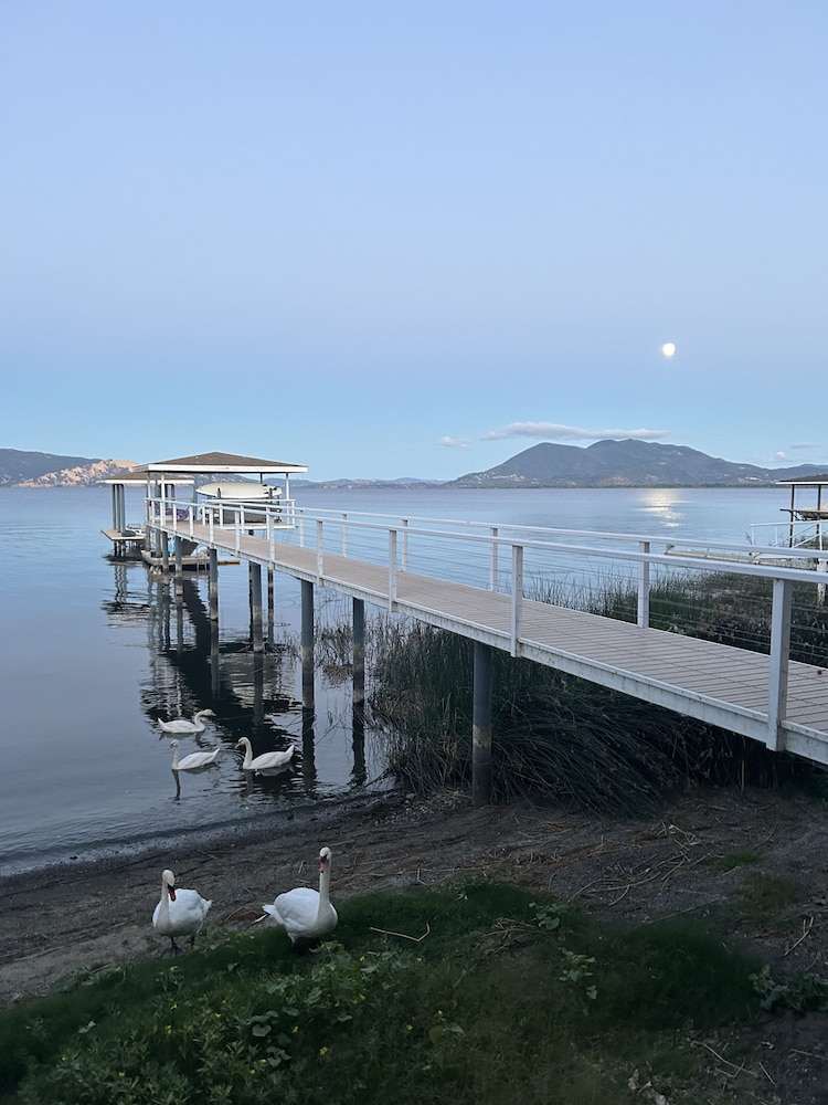 Waterfront Home - Private Dock Pickleball Bbq 4 Bedroom Home