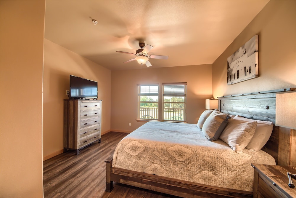 Oma13a14 Gruene Bungalow At Old Mills Resort 6 Bedroom Condo