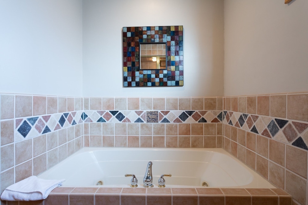 Bristlecone at Deer Valley Resort - Three Bedroom Condo with Loft and Hot Tub #504 3 Condo