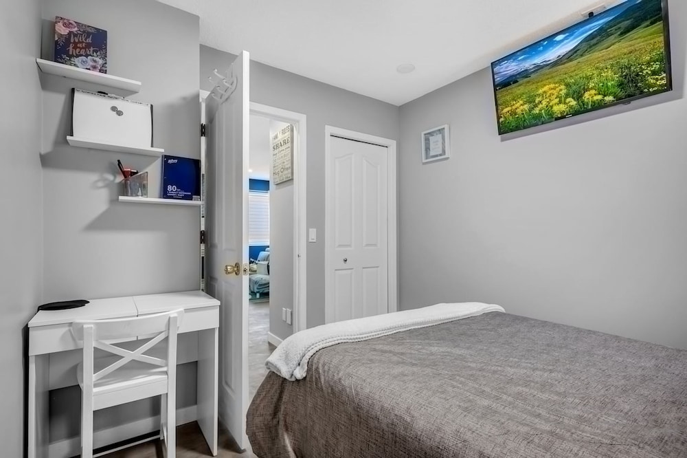 240 Spacious Modern Home w AC