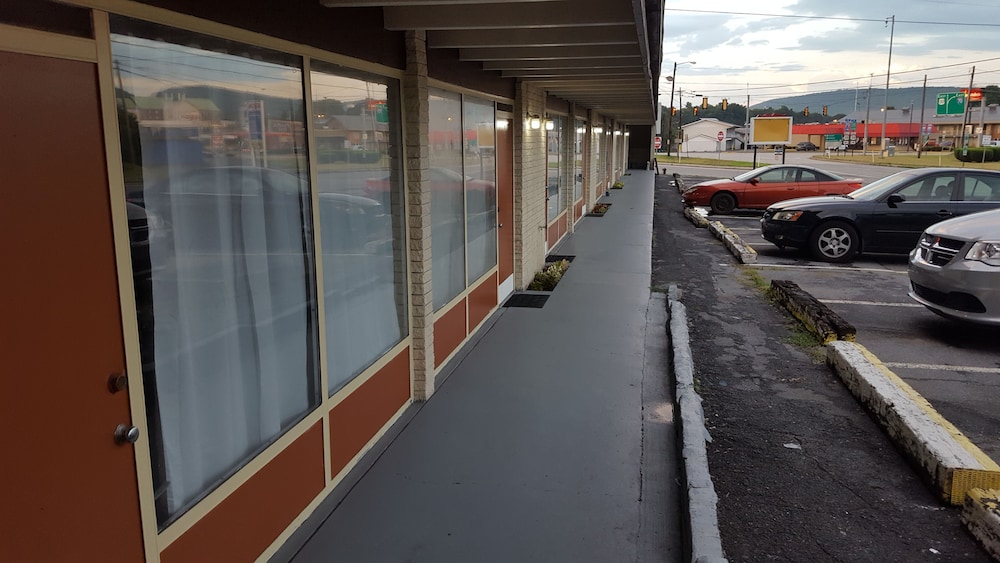 Breezwood Motel - Property Image 10