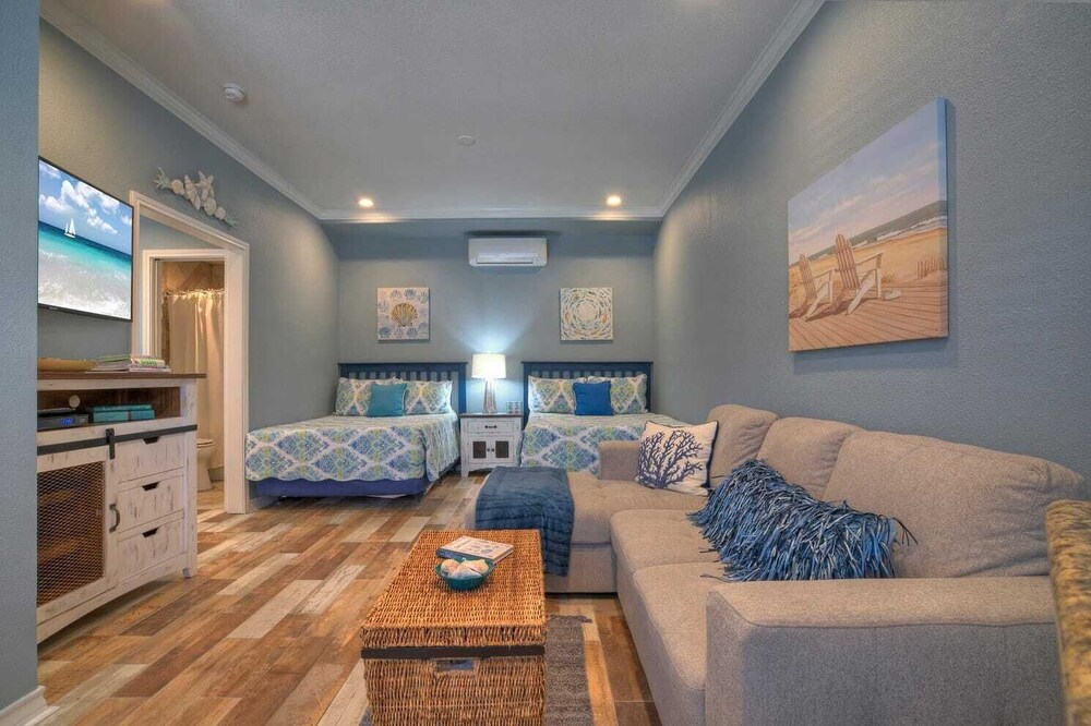 2 Studio Condos Beach Boardwalk, Pool & Tennis Court Island Retreat Complex