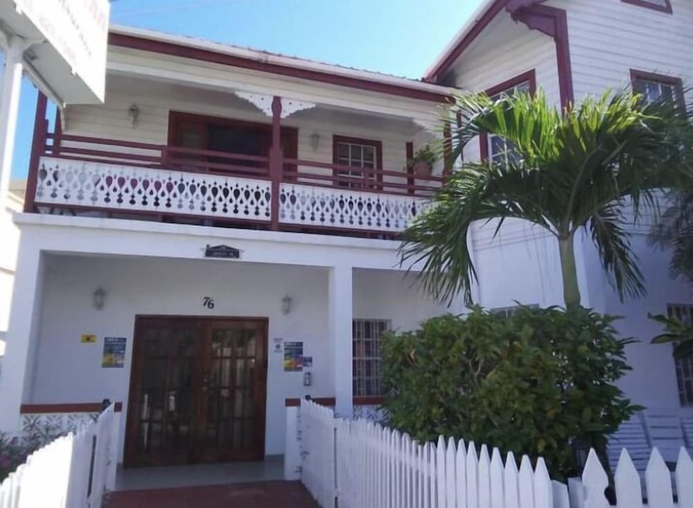 Belize Vacations - Coningsby Inn - Property Image 1