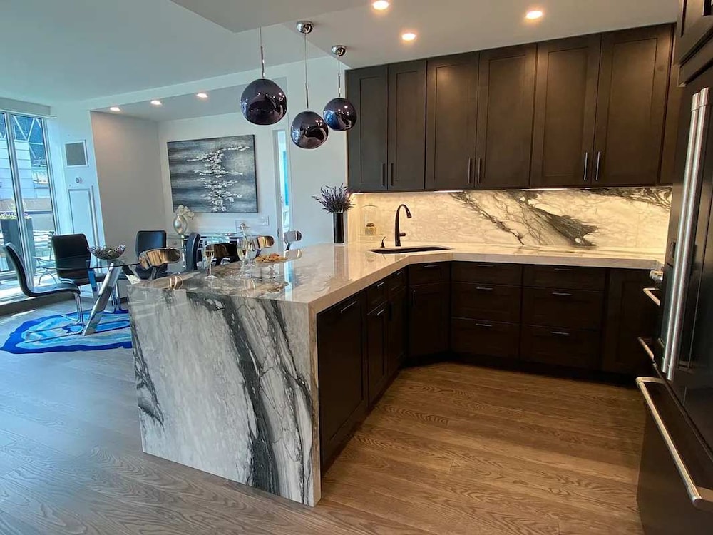 Vesper Court by Rove Duplex PH w Hot Tub Roof