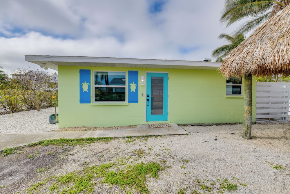 Fish, Swim & Unwind: Anna Maria Apt Steps to Beach