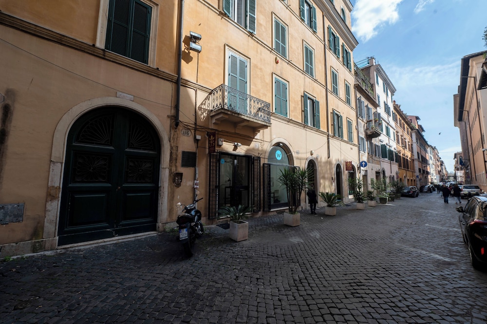 Via Giulia Apartments