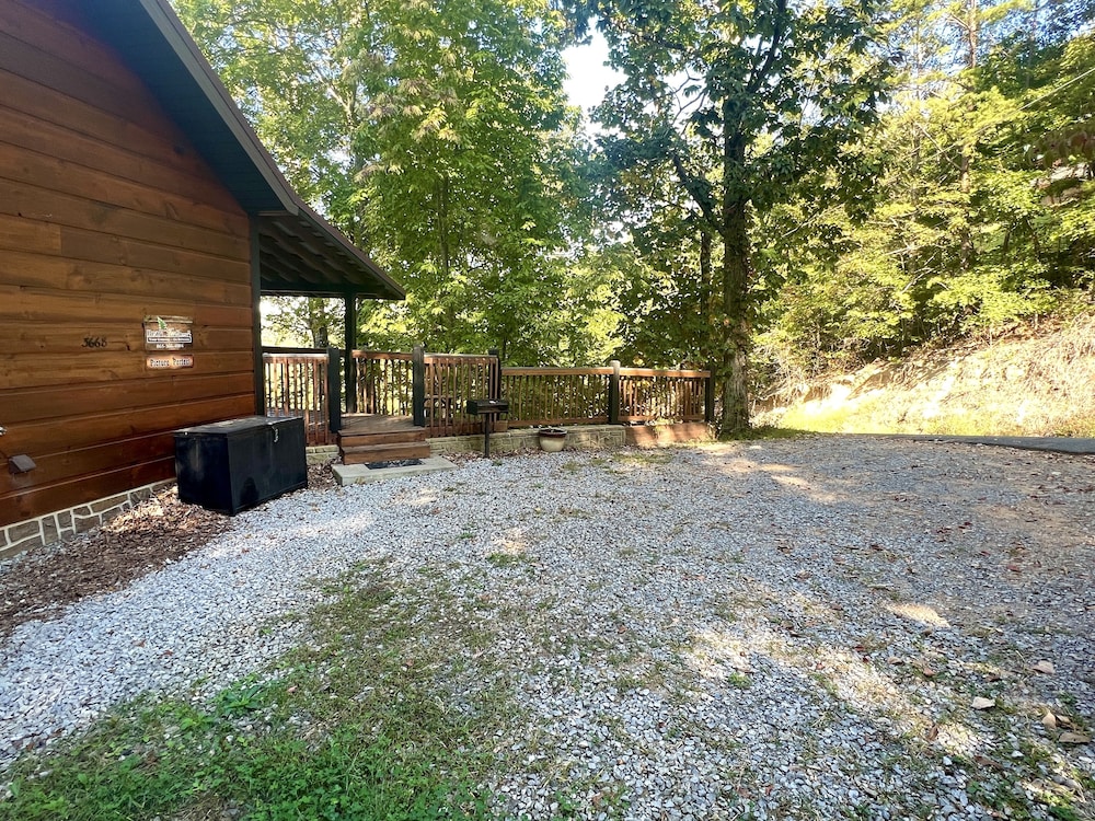 Picture Perfect 2 Bedroom Cabin by RedAwning - Property Image 1