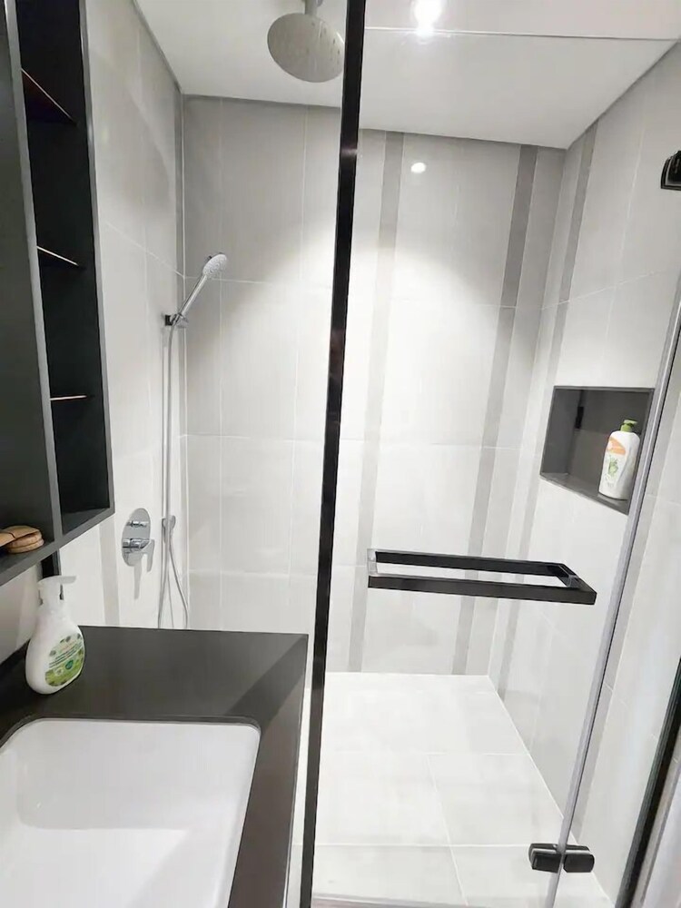 Cardinal Court Apartment