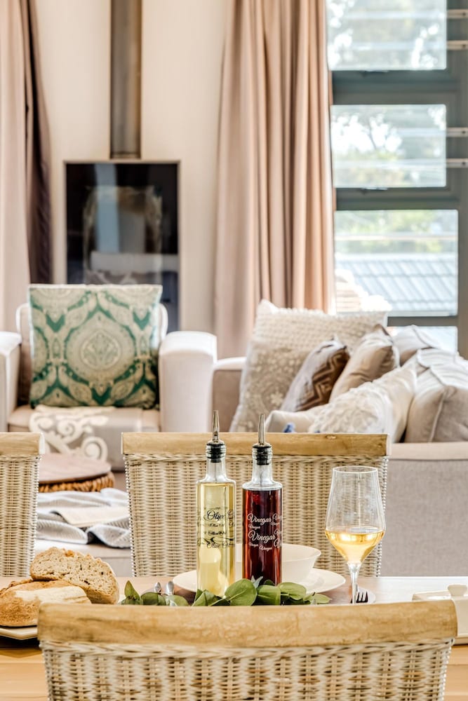 Camps Bay 4bed Villa w Pool Luxe on Central