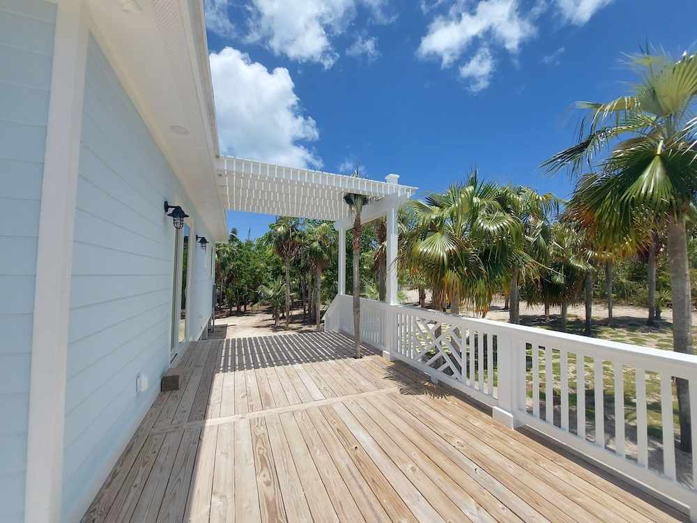 Silver Palms - Brand New Designer Home On Banks Road 2 Bedroom Home