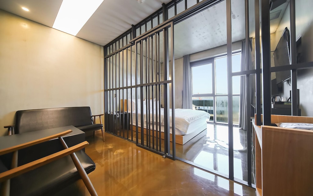 Changwon Jinhae Lewis Hotel view 5