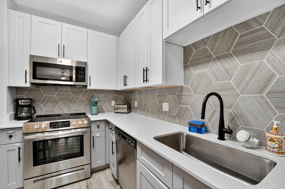 Chic 1br At Westgate Pool, Gym & Stadium Fun 1 Bedroom Apts