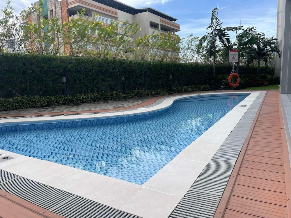Lush residence Makati City by darpm