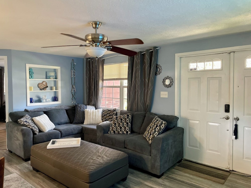 Gulf Side Getaway near Downtown Beaches