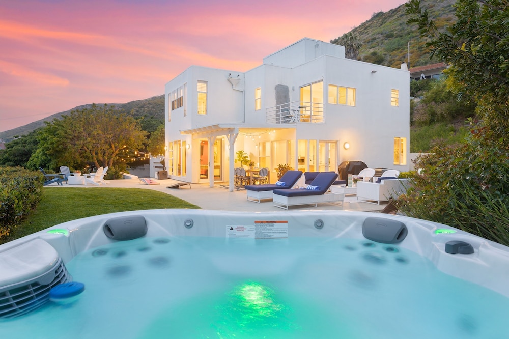 Stardust by Avantstay Views Hot Tub Pool Table