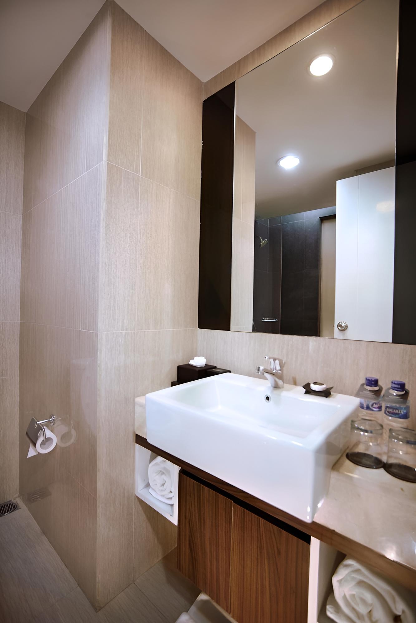 NEO Hotel Mangga Dua by ASTON