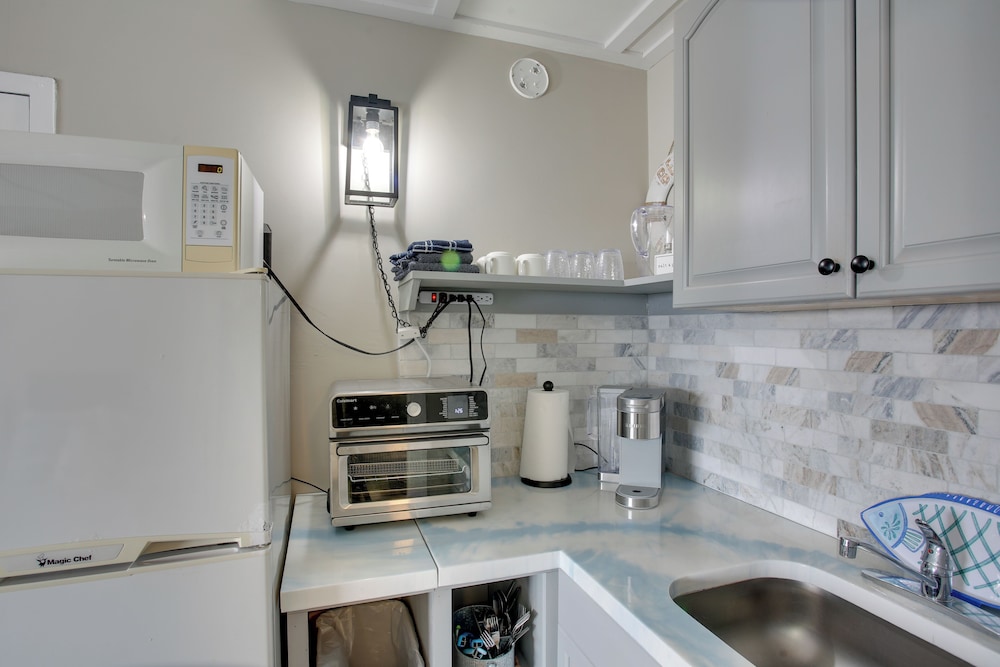 Walk to Shore: Wildwood Crest Studio w/ Pool View!