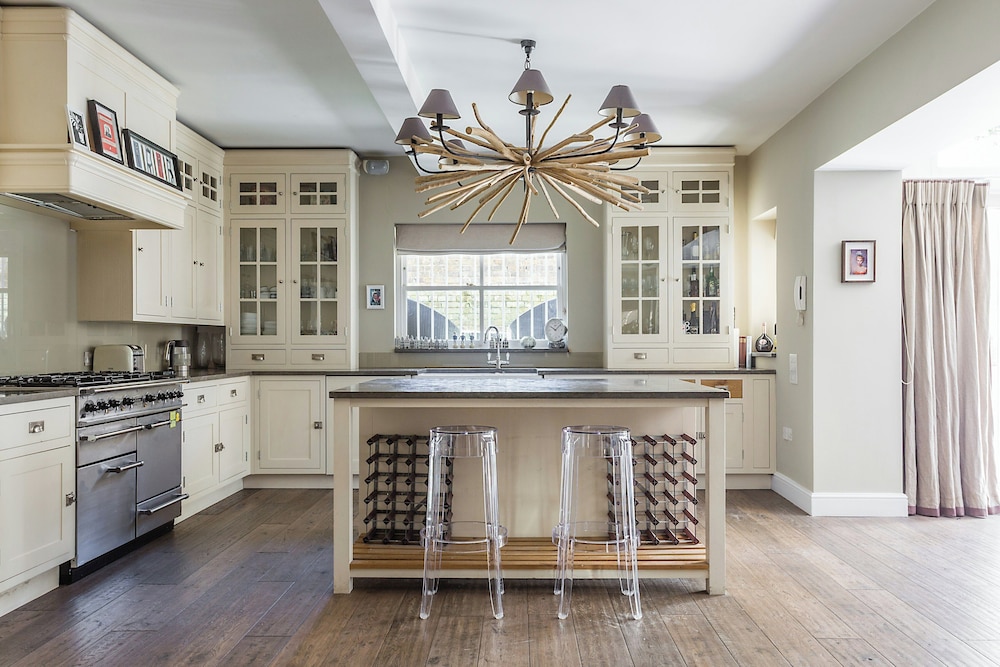 Holland Park Avenue VII by Onefinestay