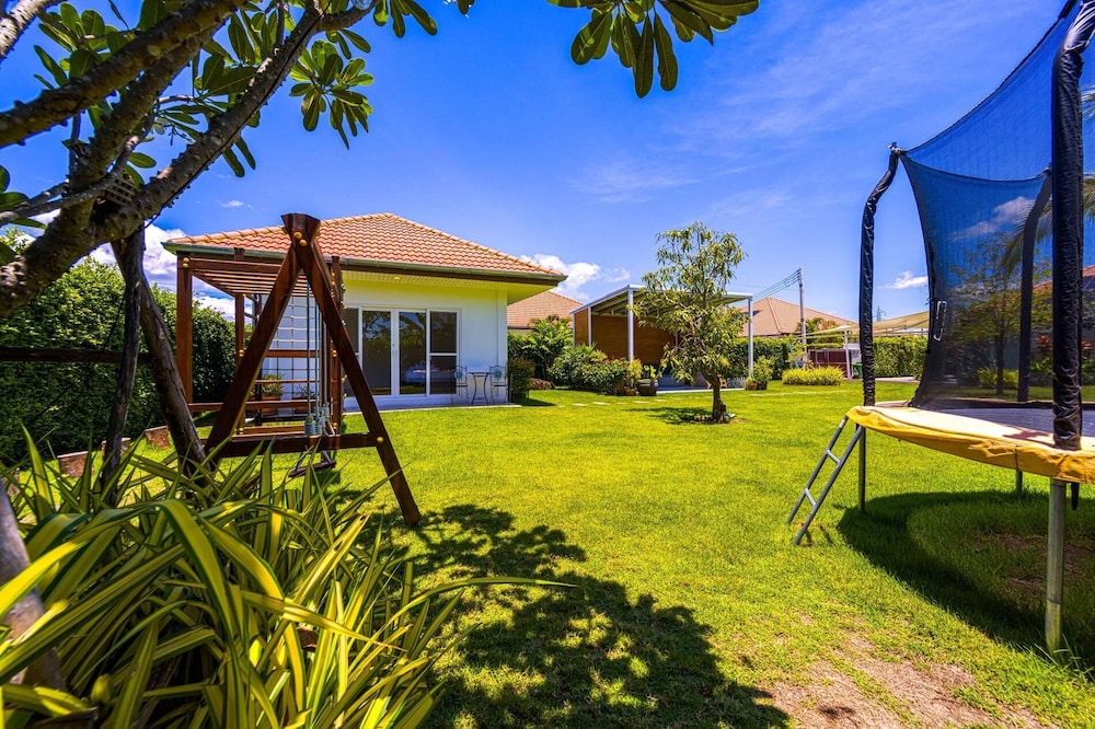 TropicalFamilyVilla w Pool&Garden ML103