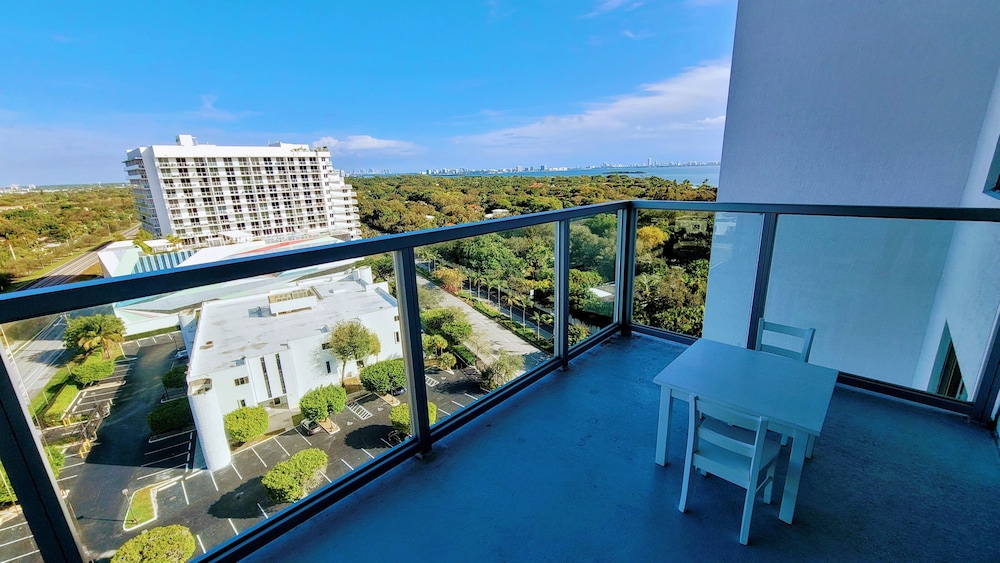 Design District Bay View Cielo Stays