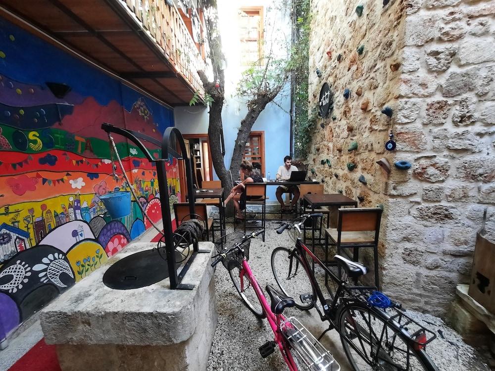 Kuyu Beergarden Hostel