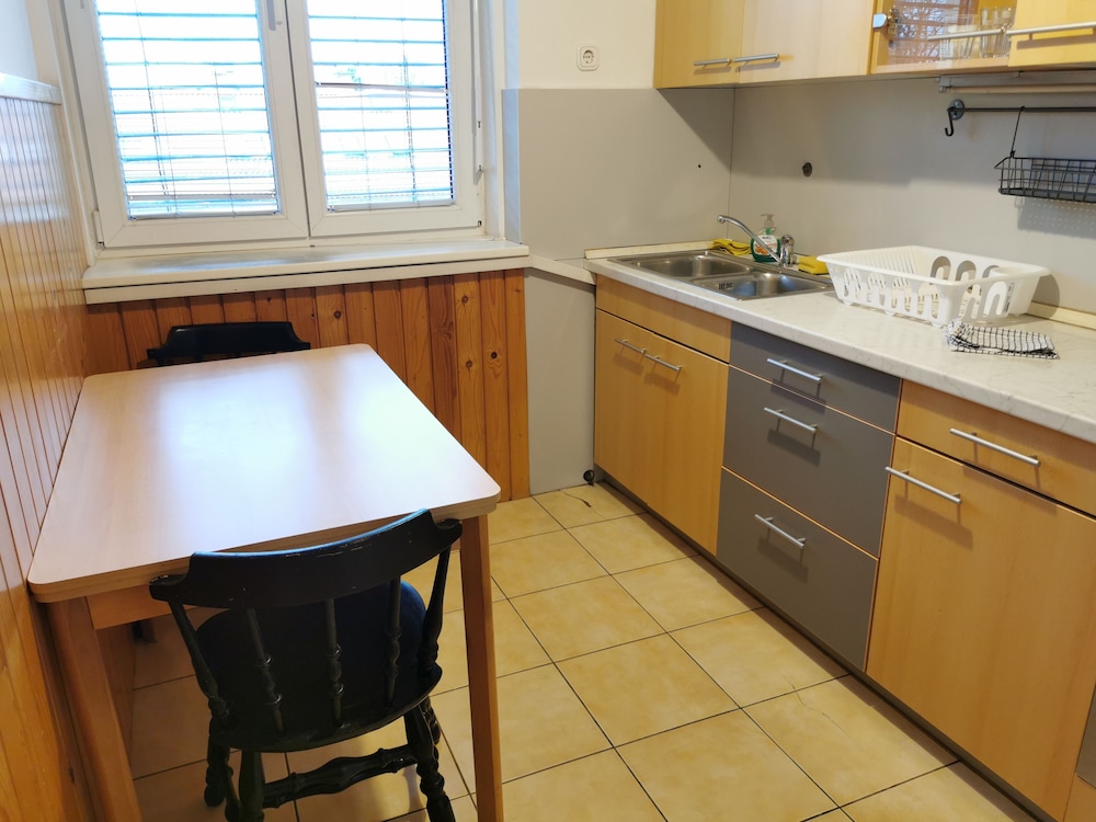 Apartment for four with free parking view 4