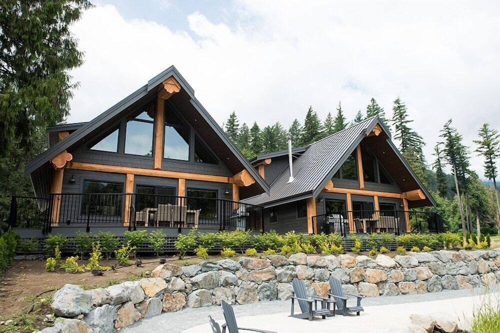 Rowena's Inn On The River