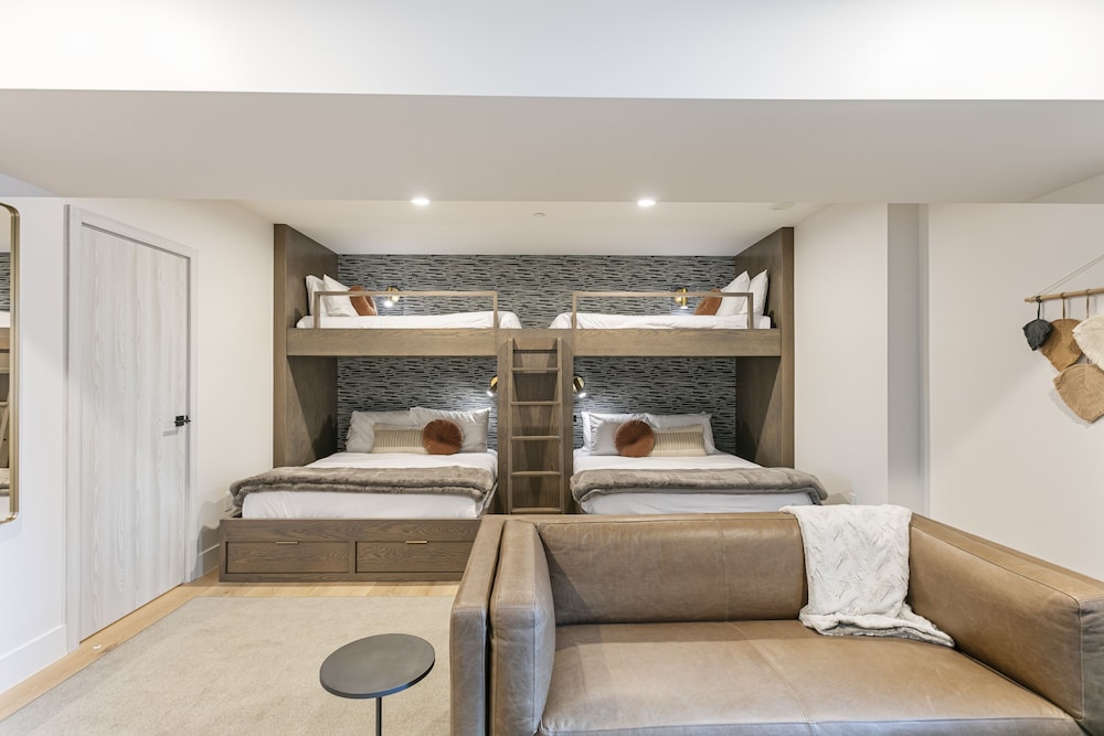 50 - Six Bedroom with Spa Stag Lodge 6 Condo